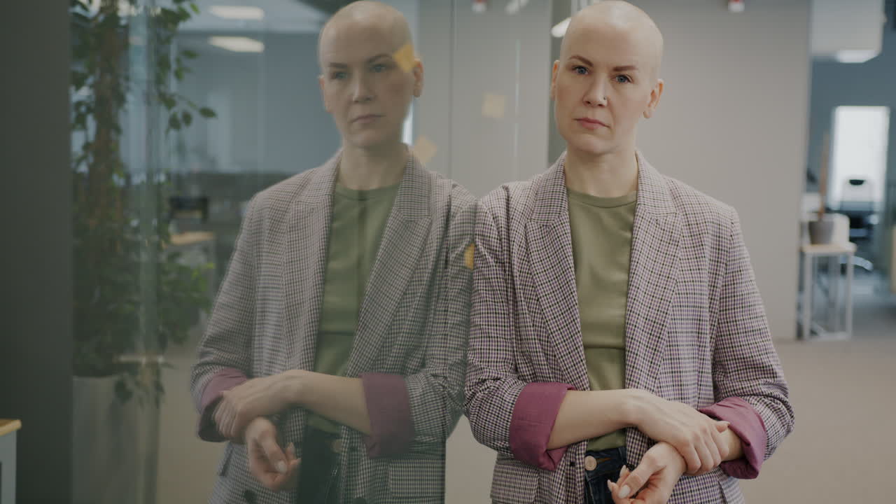 Деловая женщина в офисе