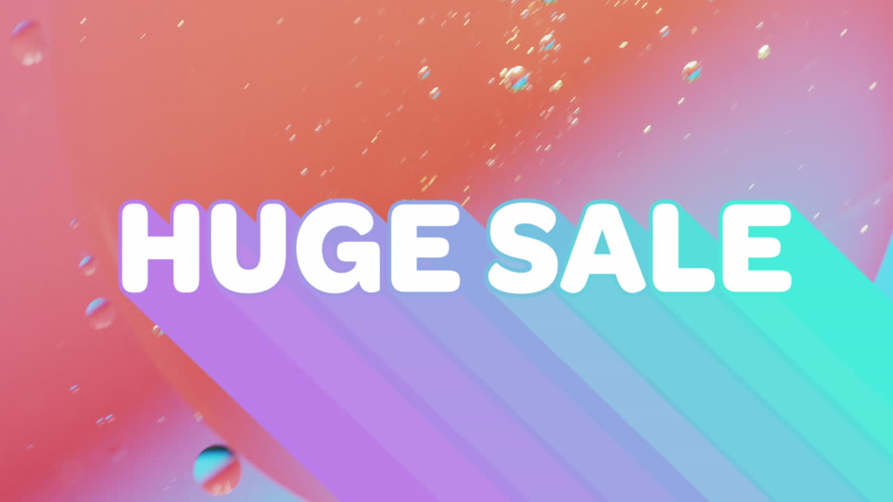 액체와 구슬의 클로즈업에 대한 거대한 판매 텍스트의 애니메이션