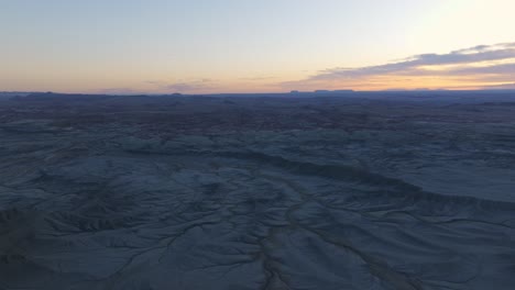 Vista-Del-Paisaje-Lunar-O-Vista-Del-Horizonte-Al-Atardecer,-Utah,-EE.UU.