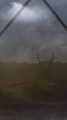 animación de la tormenta sobre los postes de electricidad al atardecer