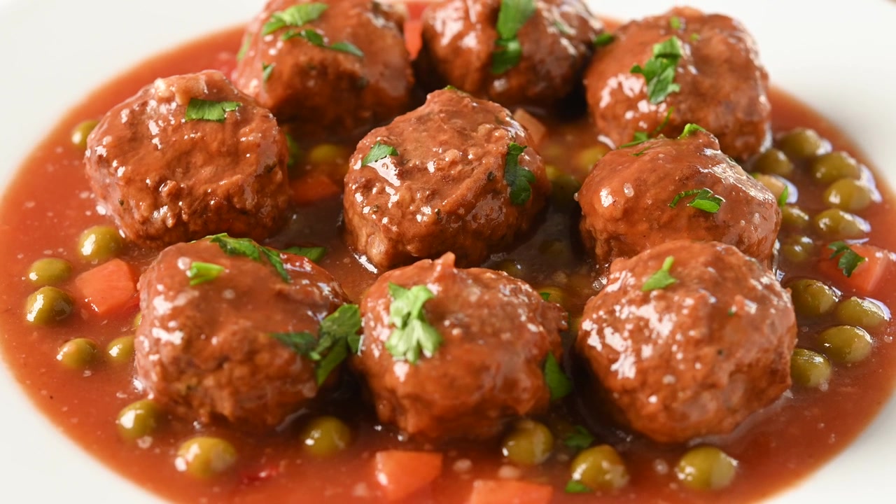 Мясные шарики с томатным соусом