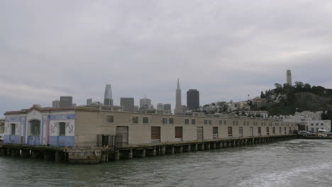 Sightseeing-Kreuzfahrtabenteuer-In-San-Francisco-Ab-Pier-23,-Abfahrt-Und-Blick-Auf-Die-Stadt-In-Kalifornien,-USA
