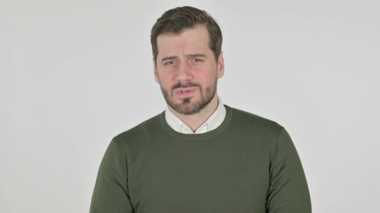 hombre conmocionado, fondo blanco