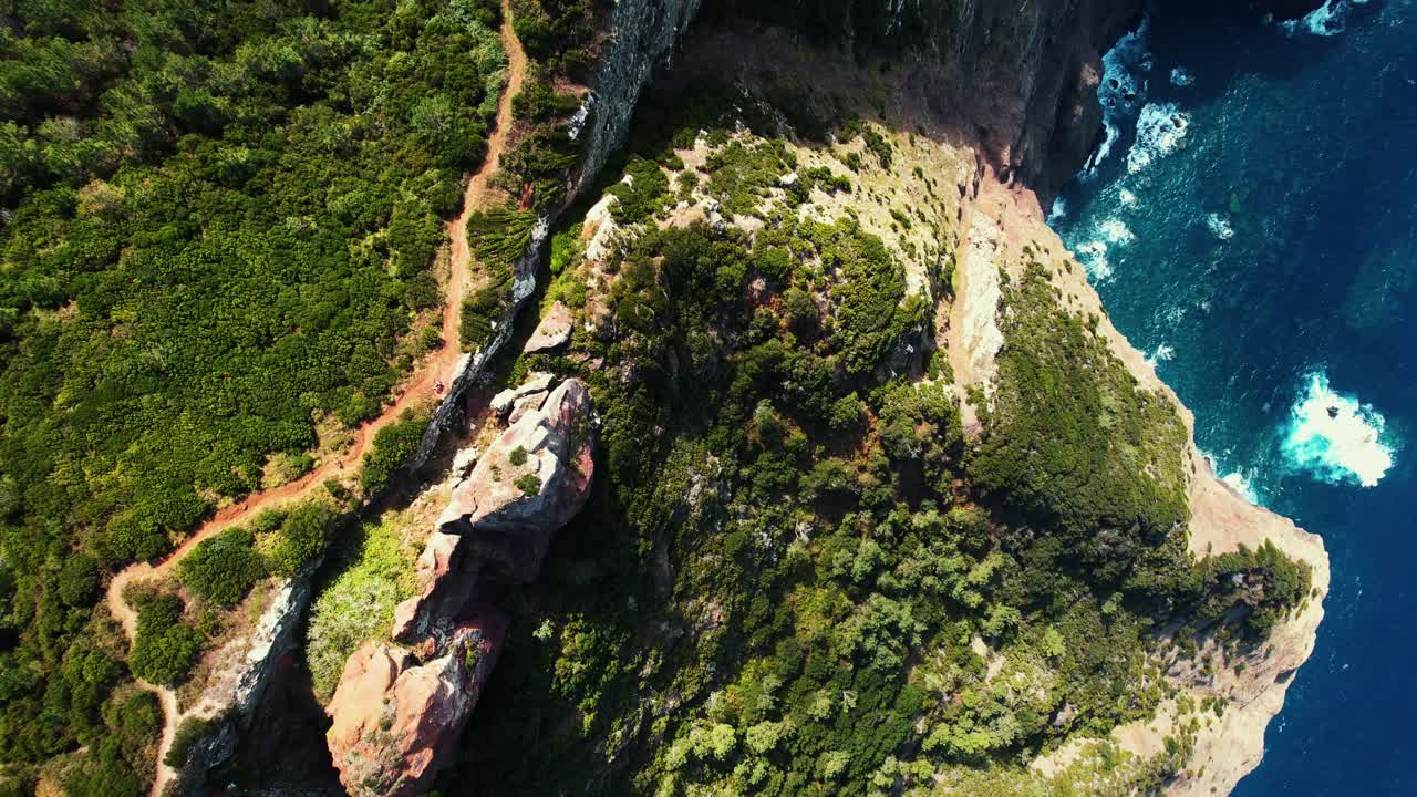 바다와 육지 사이의 산책