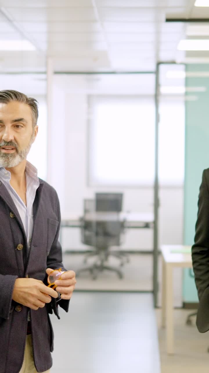 Meeting between managers and employees in a coworking