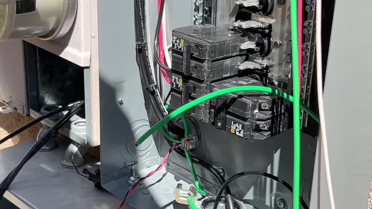 ingeniero de cableado placa de consumo solar instalación de paneles de energía renovable