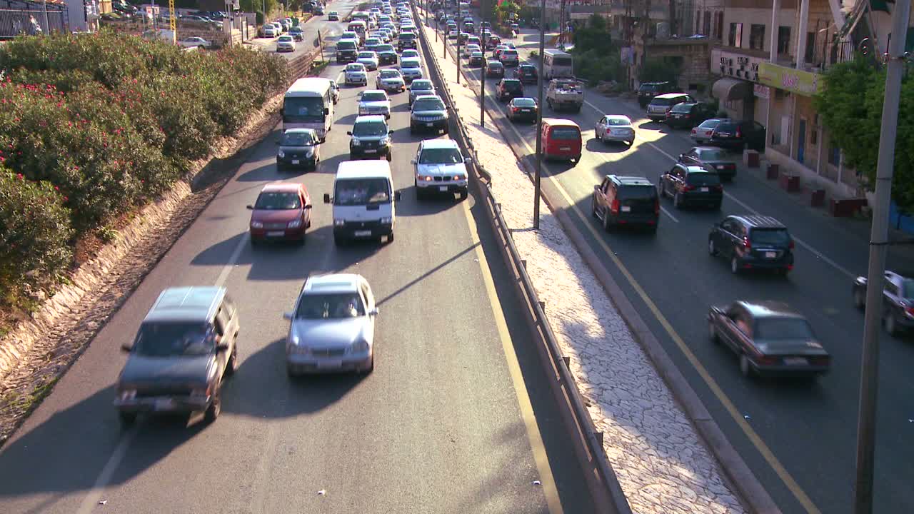 교통은 베이루트 레바논의 도로를 막는다