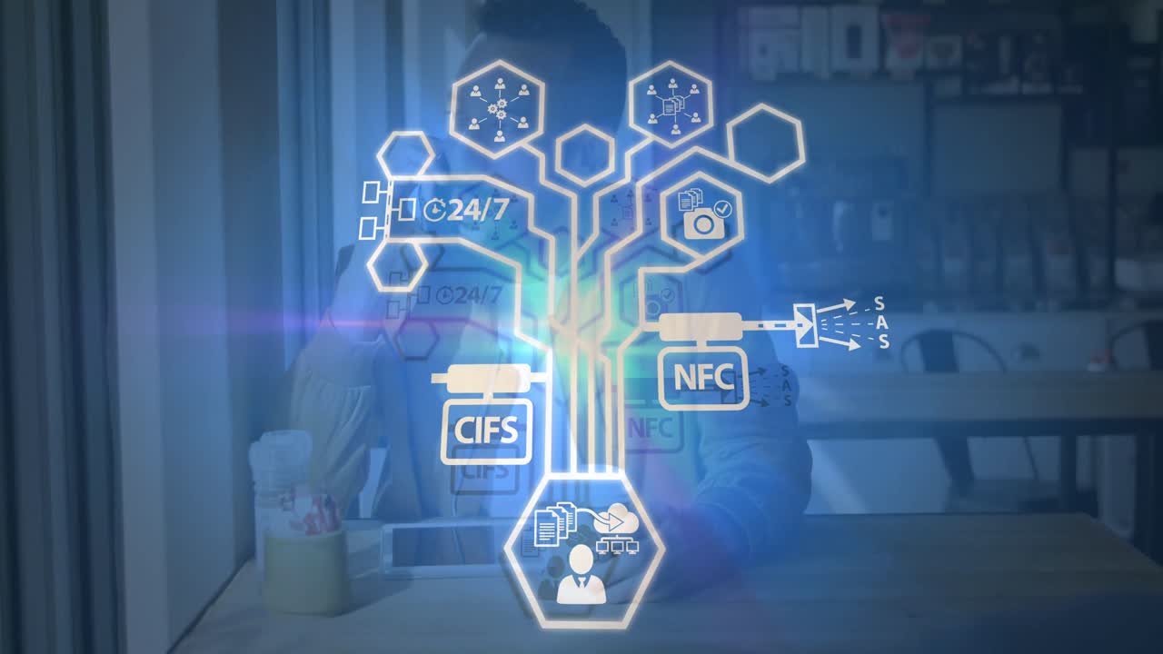 animación de conexiones con iconos de la tecnología sobre un hombre biracial que usa un teléfono inteligente