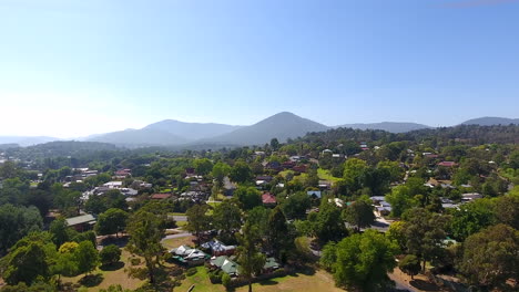 Flying-over-Healesville,-Victoria