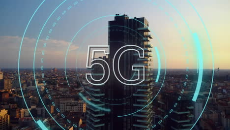 5g escrito en el medio de un círculo futurista y una vista de una ciudad