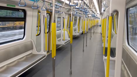 Interior-Vacío-Del-Metro-Mtr-De-Hong-Kong-Durante-La-Pandemia-De-Coronavirus