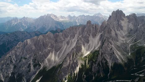 Parque-Natural-Nacional-Tre-Cime-En-Los-Alpes-Dolomitas.-Hermosa-Naturaleza-De-Italia.