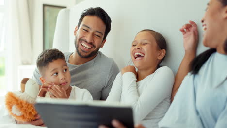 Parents,-children-and-laughing-on-tablet
