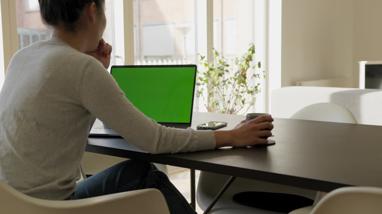 어디서나 언제든 비즈니스 세계와 연결할 수 있습니다.