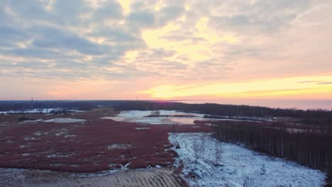 Serenidad-De-Invierno:-Puesta-De-Sol-De-La-Hora-Azul-En-La-Playa-De-Daugavgrīva,-Playa-De-Riga