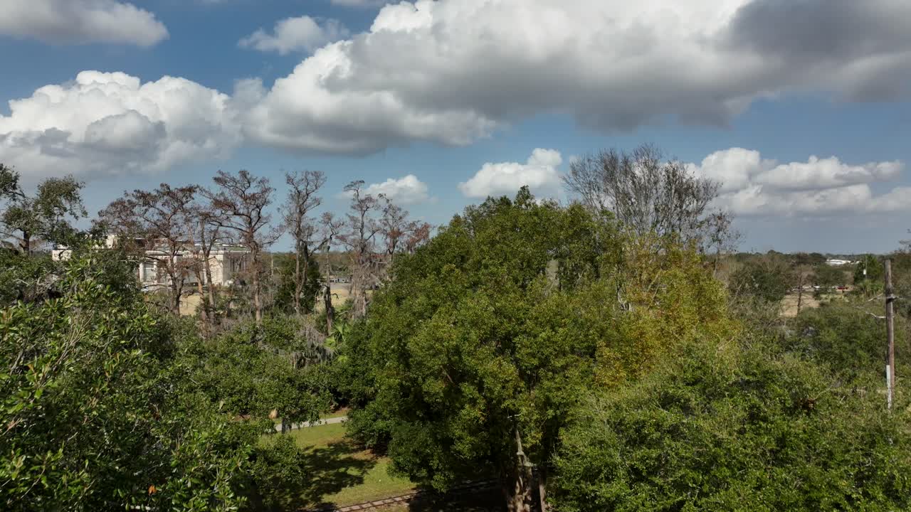 Vista FPV do Parque da Cidade em um dia ensolarado