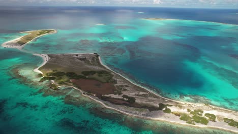 archipiélago de los rocas con aguas claras turquesas y islas dispersas, vista aérea