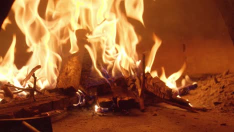 hay un fuego en el horno.
