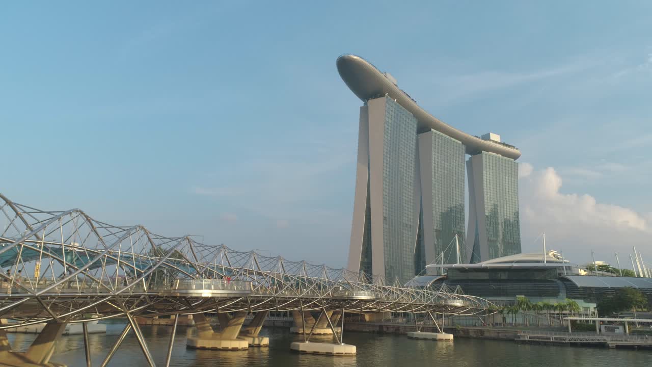 Singapur'daki Marina Bay Sands ve Köprü