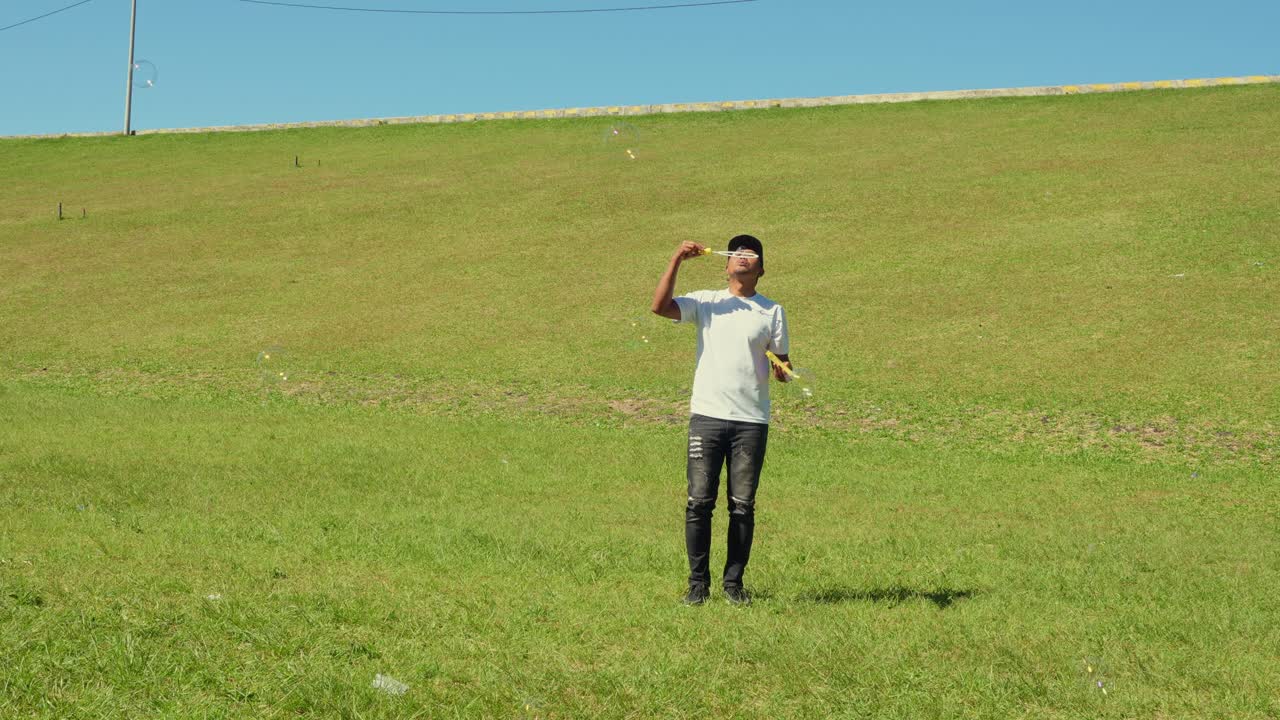 Cheerfull Father and daughter bonding, playing bubbles soap in the grassy garden