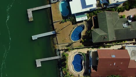 Looking-down-over-luxury-homes-and-jetties-s-at-Surfers-Paradise-Gold-Coast-Australia