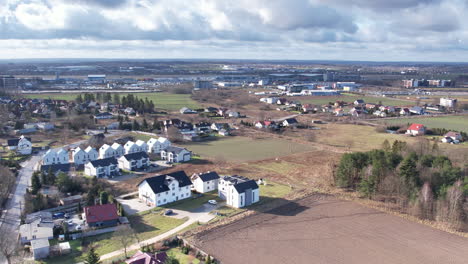 Private-Cottage-Houses-and-Hotels-Estate-Near-Gdansk-Airport---aerial-flyover