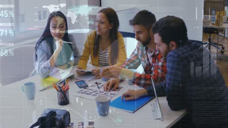 animación del procesamiento de datos financieros en diversos grupos de empresarios