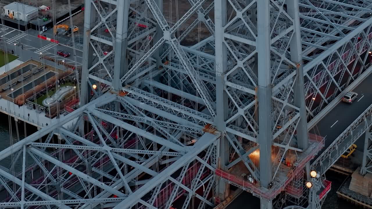 Detailed view of Williamsburg Bridge road deck