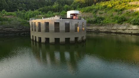 Close-aerial-view-of-the-intake-at-the-raccoon-mountain-reservoir,-Chattanooga-Tennessee