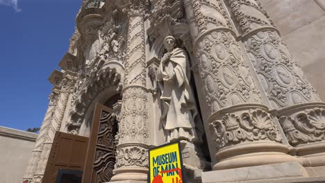 Statue-outside-of-the-museum-of-man-in-Balboa-Park,-San-Diego,-California