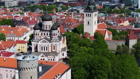 Tight-Aerial-View-Above-Tallinn,-Estonia-Old-Town