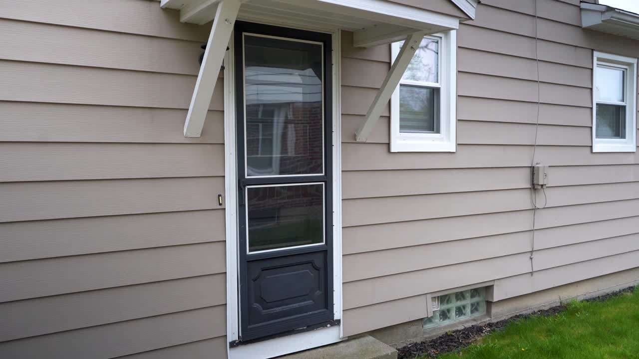 집의 검은색 측면 문 4k