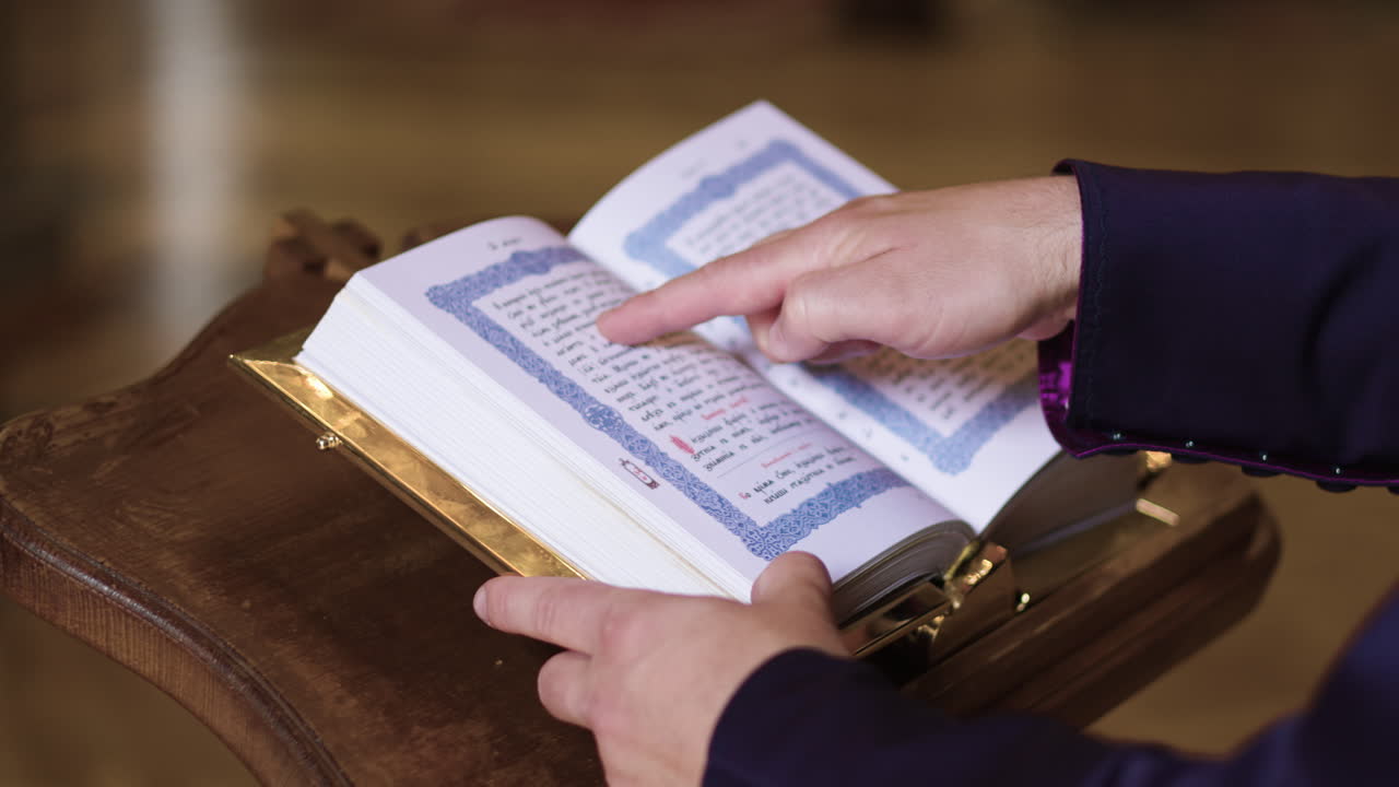 미사 를 시작 하는 사제