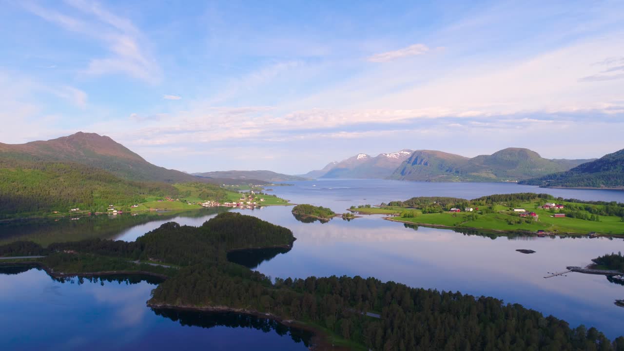 Filmagem aérea da bela natureza da Noruega