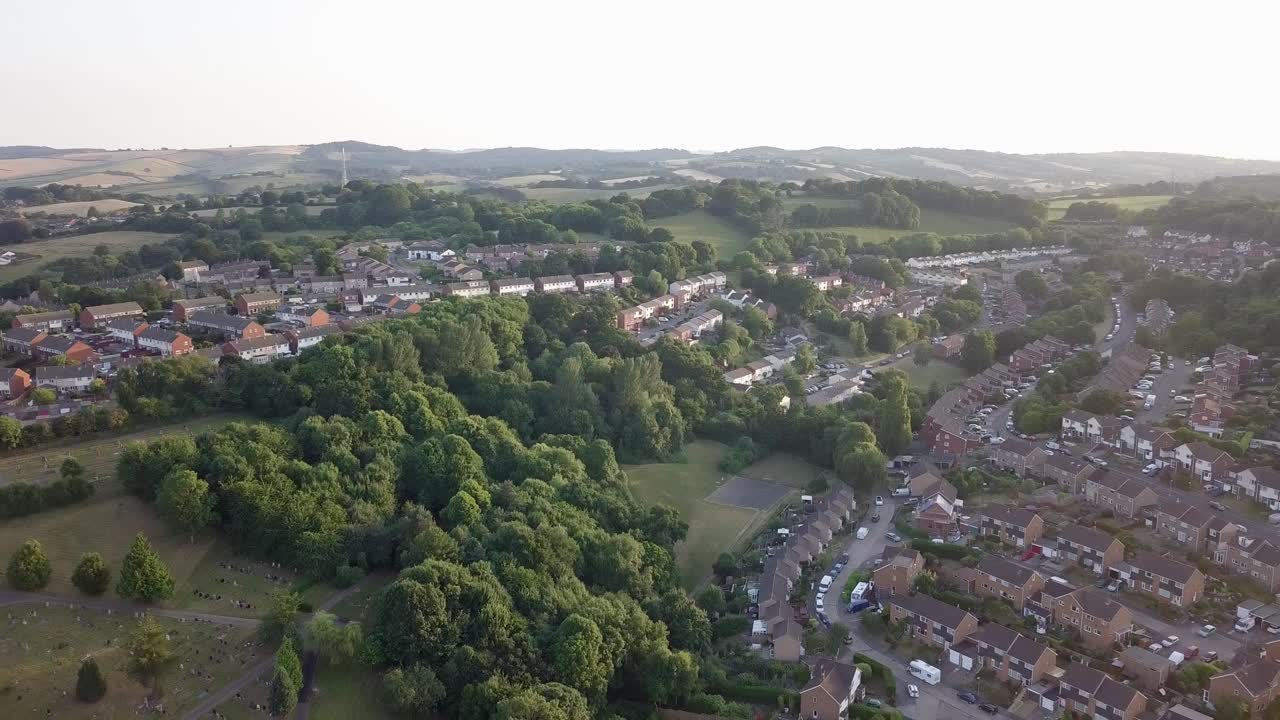 drone sobrevuelo de la histórica ciudad de exeter en devon, inglaterra