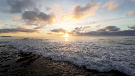 Resplandor-Del-Atardecer-En-La-Costa-Rocosa-De-Porto-Santo