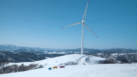 Huge-wind-turbine-on-hilltop-spins-steadily,-Daegwallyeong-Sky-Ranch,-Korea