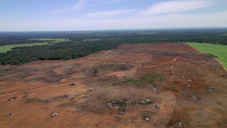 Vista-Aérea-Del-área-Del-Bioma-&quot;cerrado&quot;-Y-Parte-Deforestada-Para-Uso-Agrícola,-Ciudad-De-Santa-Rosa-Do-Tocantins,-Estado-De-Tocantins,-Brasil