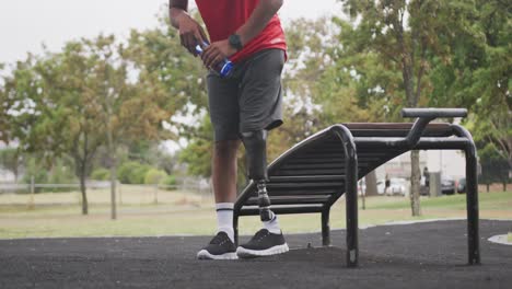 Side-view-man-with-prosthetic-leg-running