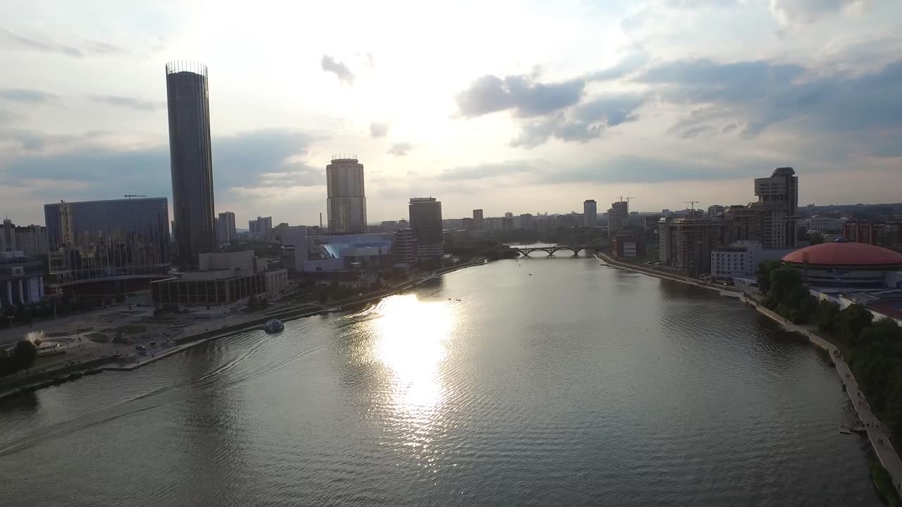 강 을 가진 유럽 도시 의 도시 풍경