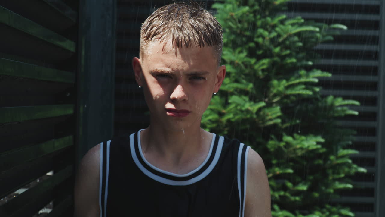 비가 오는 소년