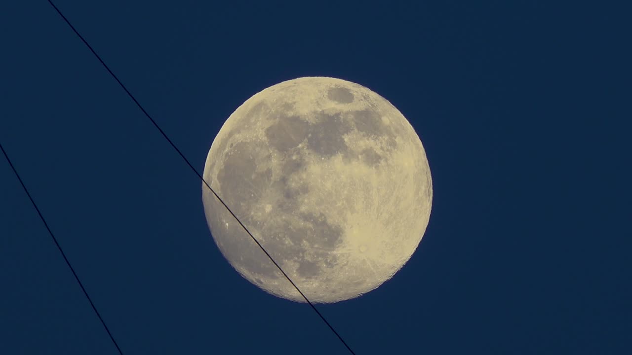 어두워지면 달이 뜨고, 보름달이 뜨면