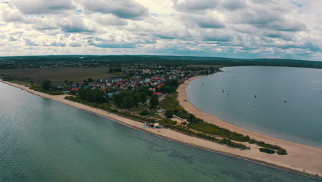 Vista-Aérea-Del-Promontorio-En-Rewa,-Polonia,-Mar-Báltico