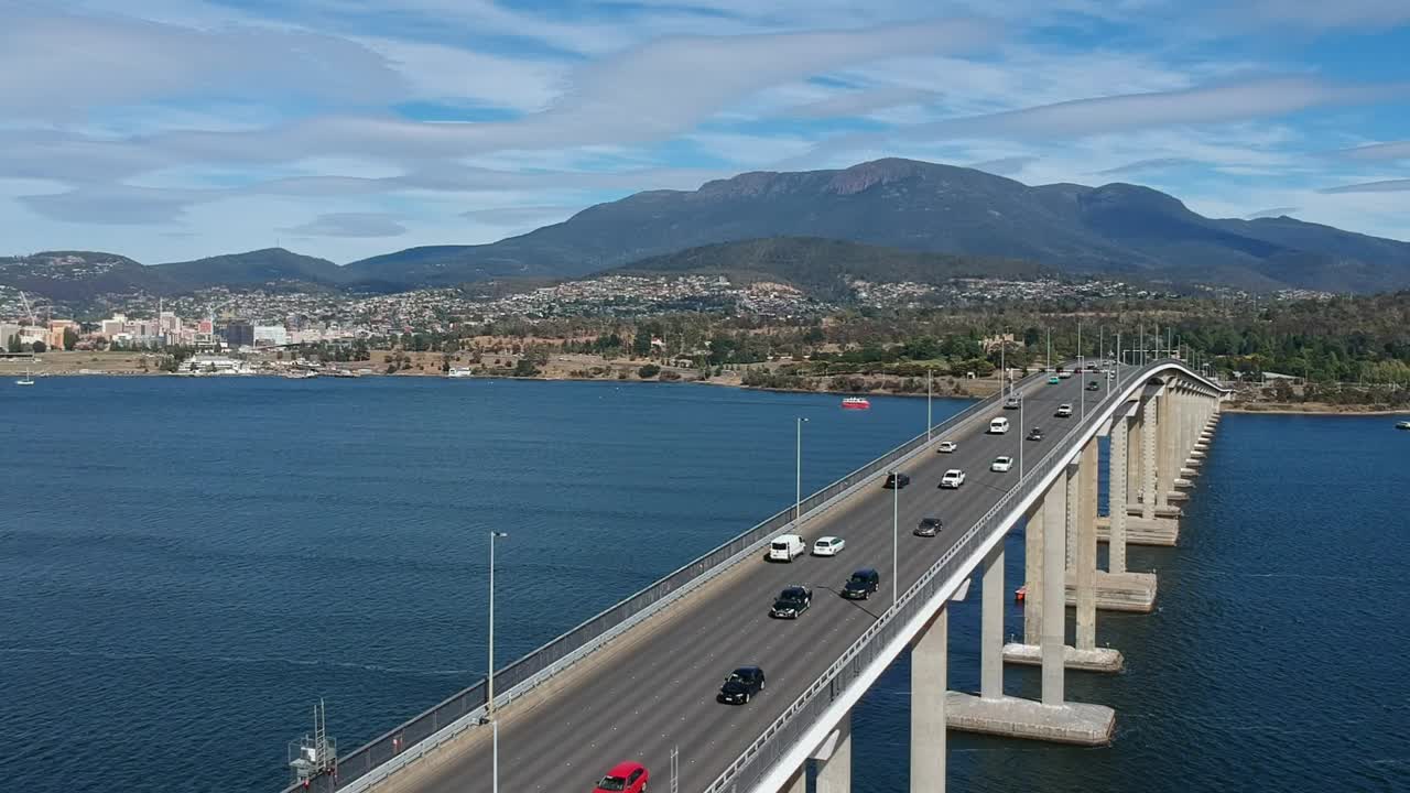 호바트 태즈메이니아 호주의 더웬트 강을 가로지르는 태즈먼 다리의 조감도