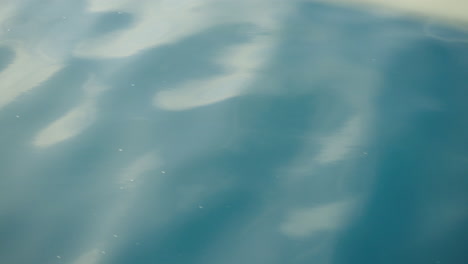superficie de agua ondulada