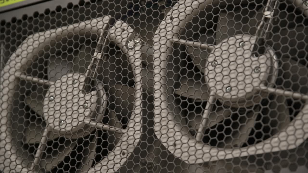 데이터 센터 서버 냉각 팬이 회전을 멈춤