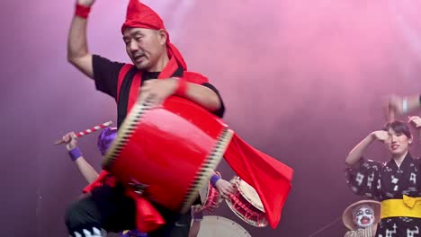 japanese taiko drumming performance