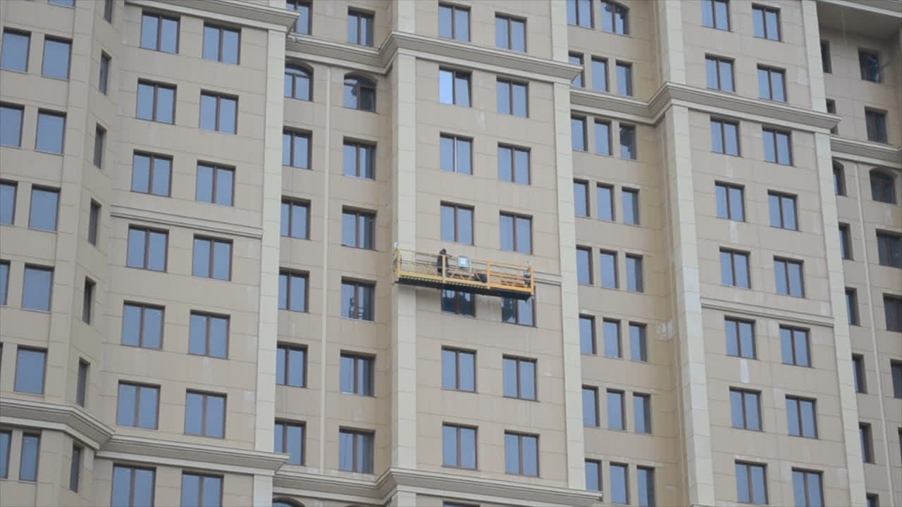Construção do edifício moderno, obras de acabamento. Construção do edifício moderno