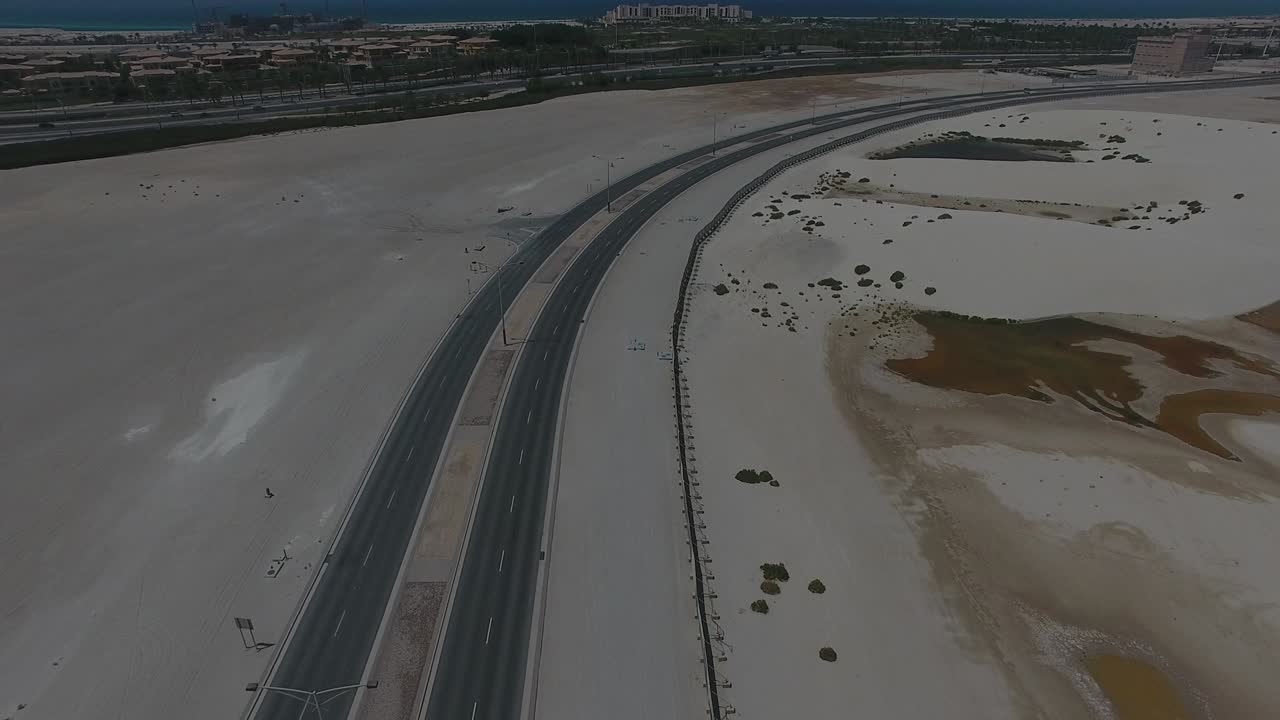 급속히 성장하는 도시 아부다비: 사막에서 현대 도시로