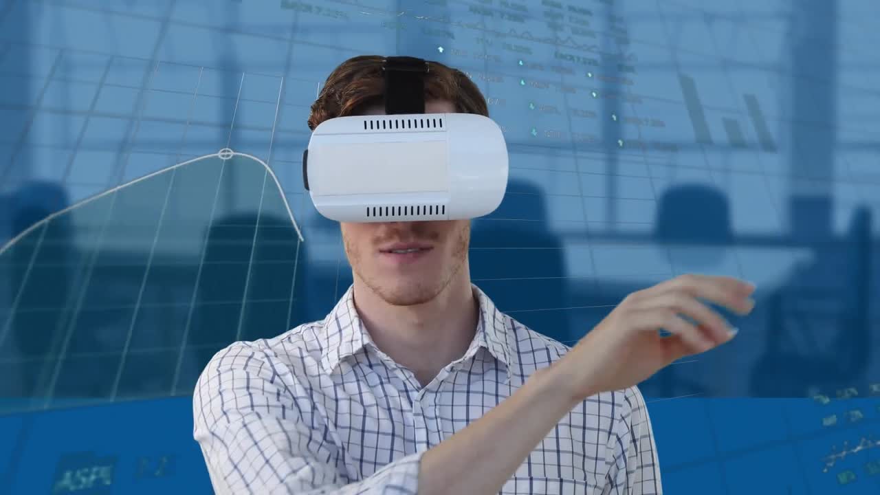 animación de un hombre de negocios usando auriculares vr y procesamiento de datos financieros en una oficina vacía